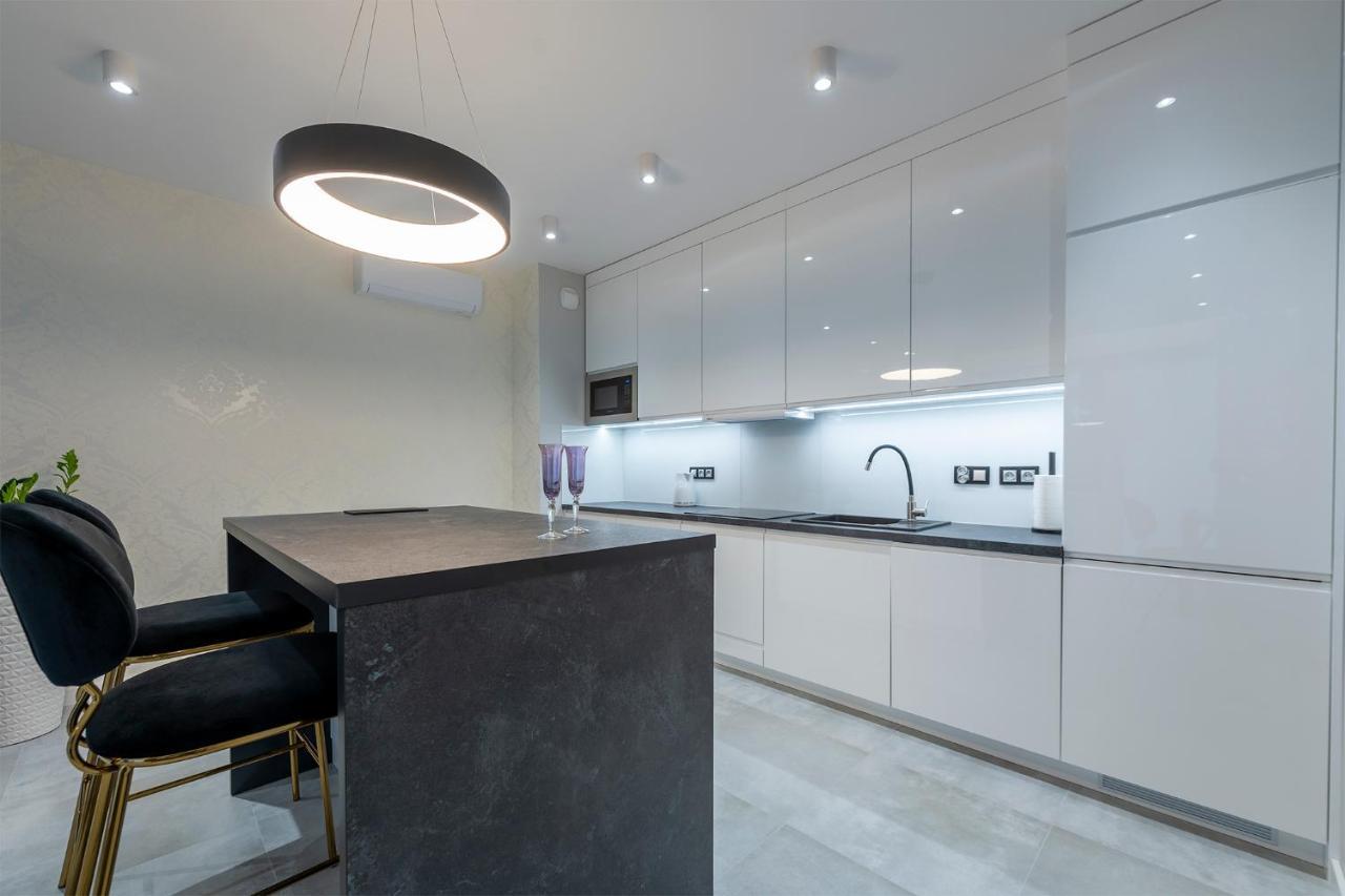 Manufaktura'S Star ***** Apartment By Pinpoint Lodz  Exterior photo